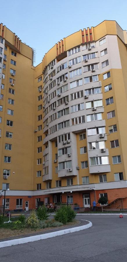 Apartament Near Dnieper Tjerkasy Exteriör bild