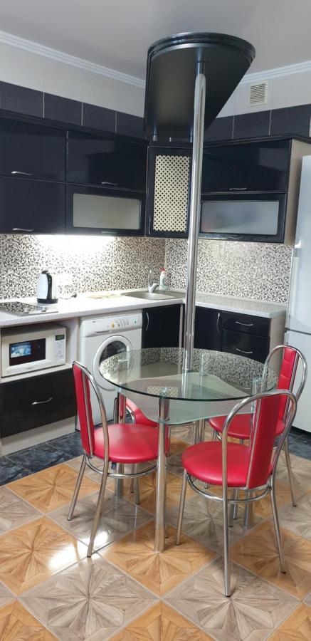 Apartament Near Dnieper Tjerkasy Exteriör bild